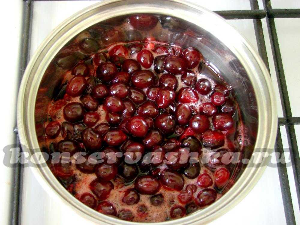 Варенье из кизила с косточкой: как варить на зиму, рецепты с фото