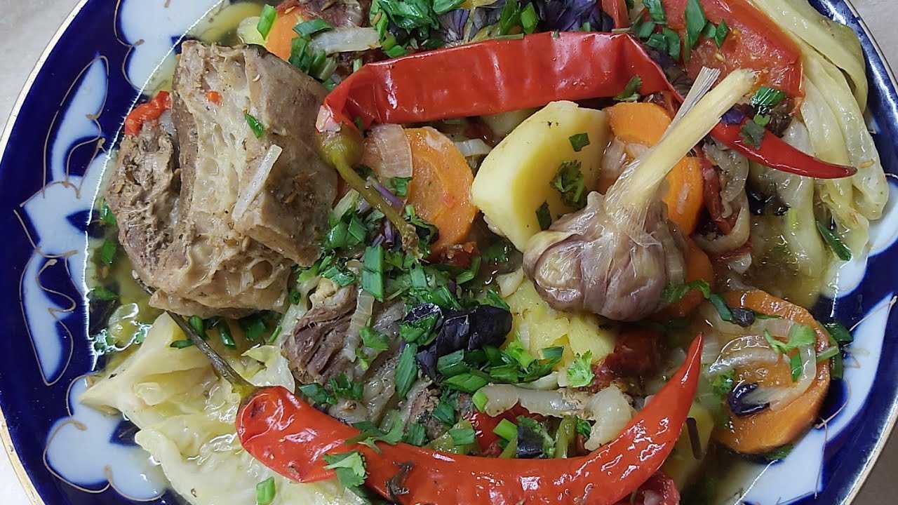 Домляма, подобна всем среднеазиатским творениям, имеет особую технику приготовления Овощи, наслаивают на мясо в определенном порядке В процессе томления они дают много жидкости, поэтому блюдо может тушится без воды, в собственных ароматах