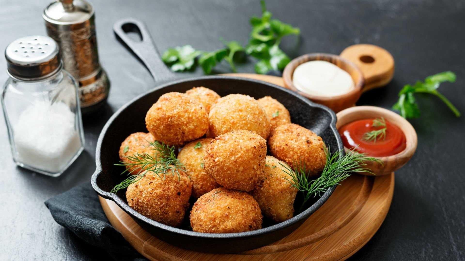 Картофельные шарики: пошаговый рецепт с фото и видео. как приготовить картофельные шарики из пюре с сыром?