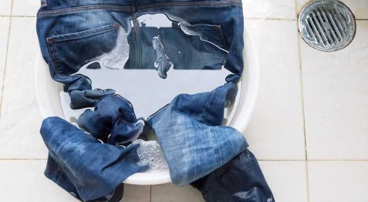 Как правильно стирать джинсы