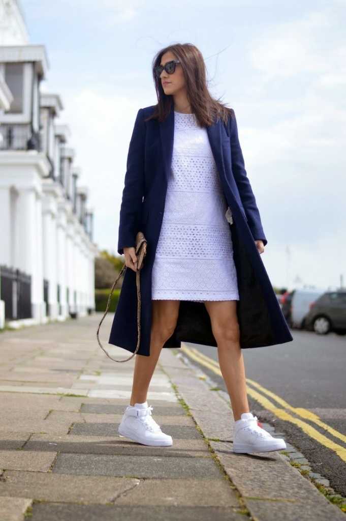 Пальто с кроссовками: выбор креативных и уверенных в себе леди