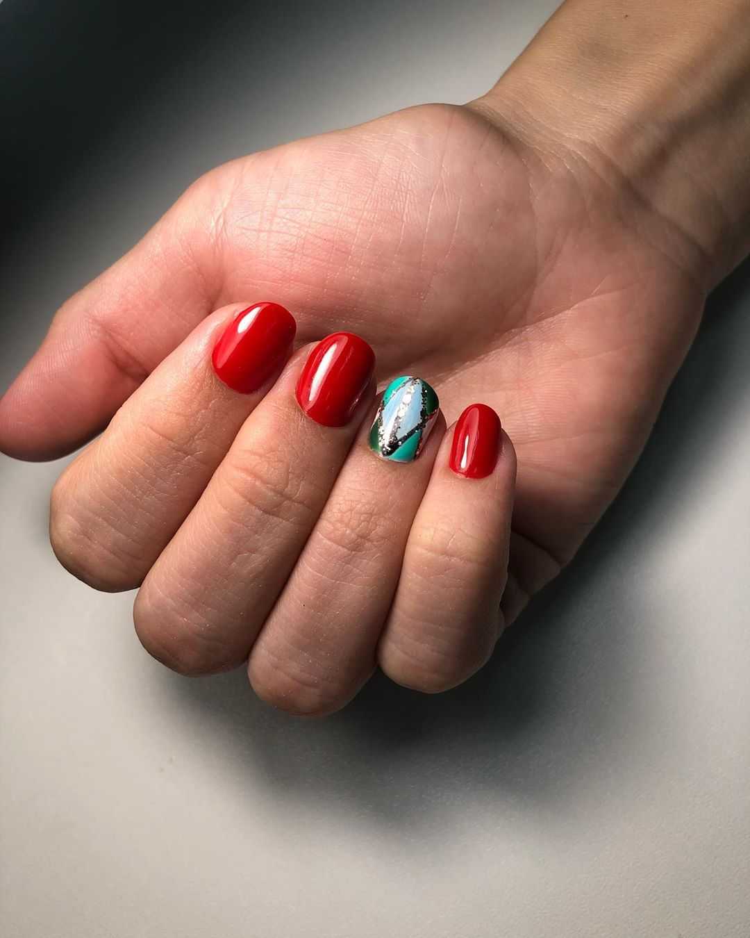 Красно зеленые ногти
