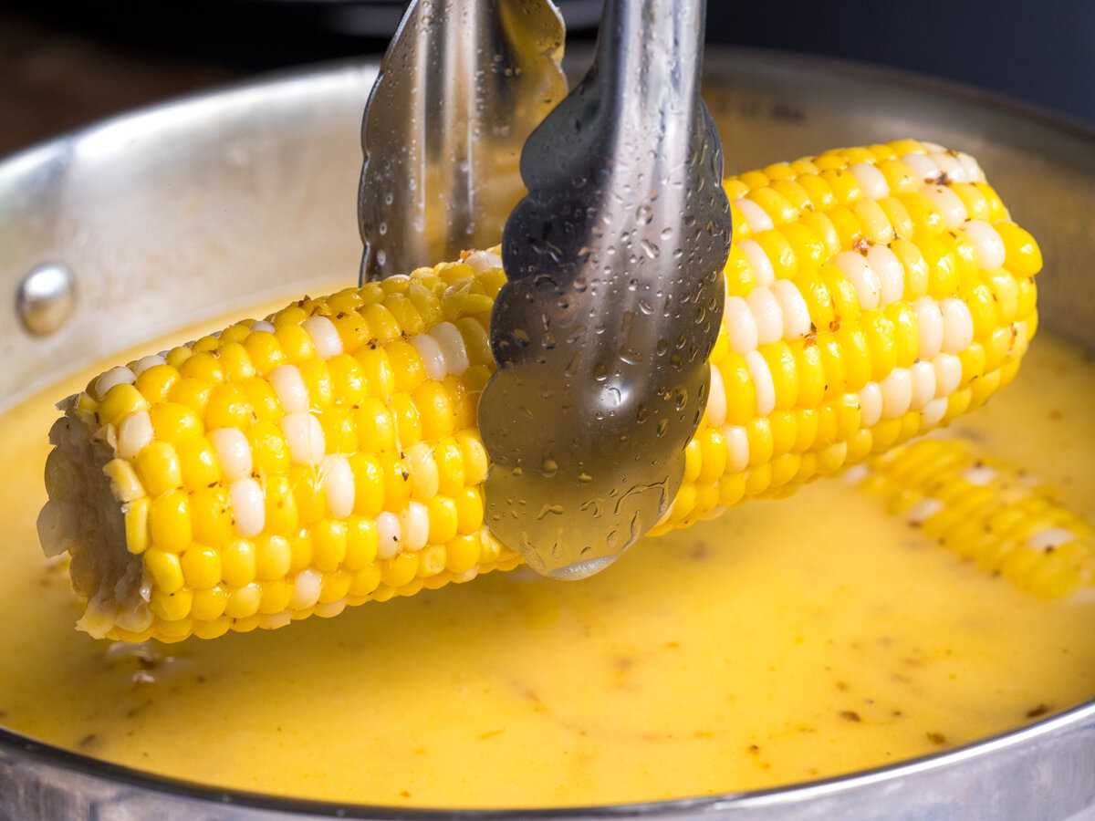 Как варить кукурузу в початках - в кастрюле, мультиварке, микроволновке и пароварке-скороварке