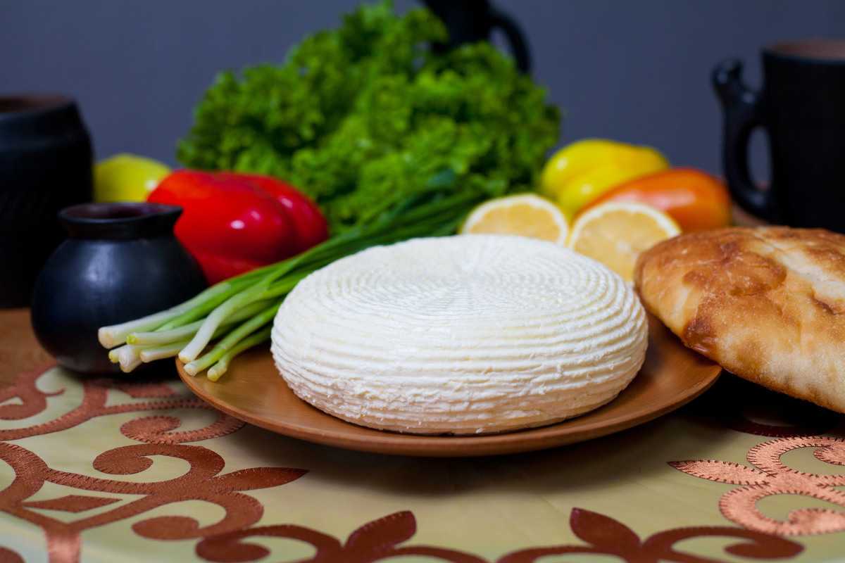 Адыгейский сыр в домашних условиях. пошаговый рецепт адыгейского сыра (с яйцами) | как приготовить на webpudding.ru