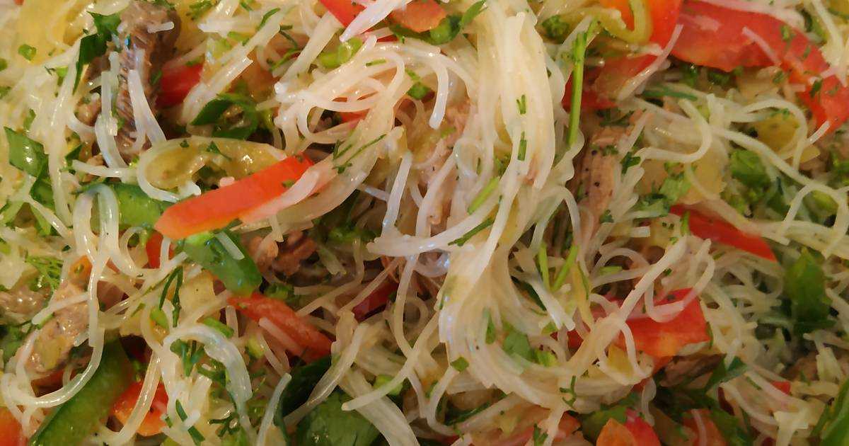 Салат с фунчозой – 6 экзотических рецептов