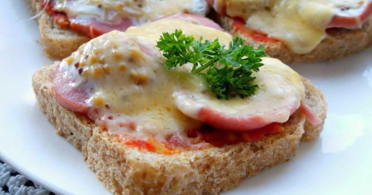 Горячие бутерброды в микроволновке с колбасой и сыром: рецепты