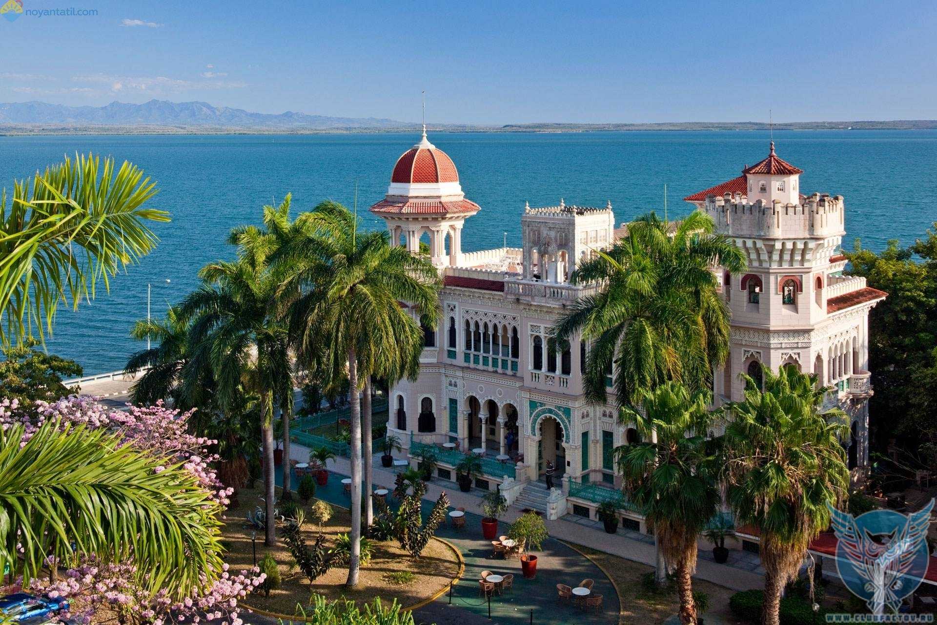 Артемиса – город в центре Кубы, куда туристы приезжают за спокойным, размеренным отдыхом Он может включать в себя дегустацию кубинской национальной кухни, неспешные прогулки по городу, экскурсии по старинным плантациям, садам и музеям
