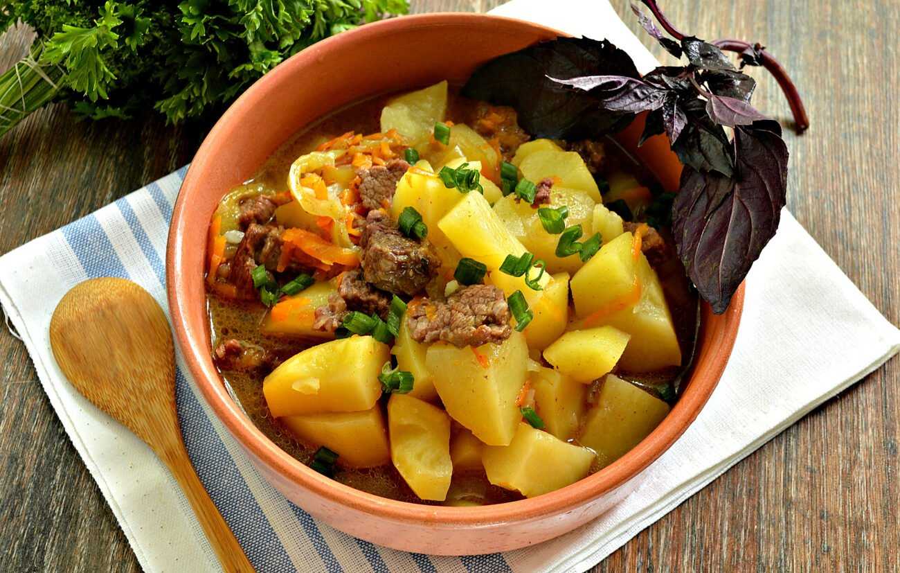 Жаркое в горшочках с мясом и картошкой в духовке — 6 рецептов с фотографиями