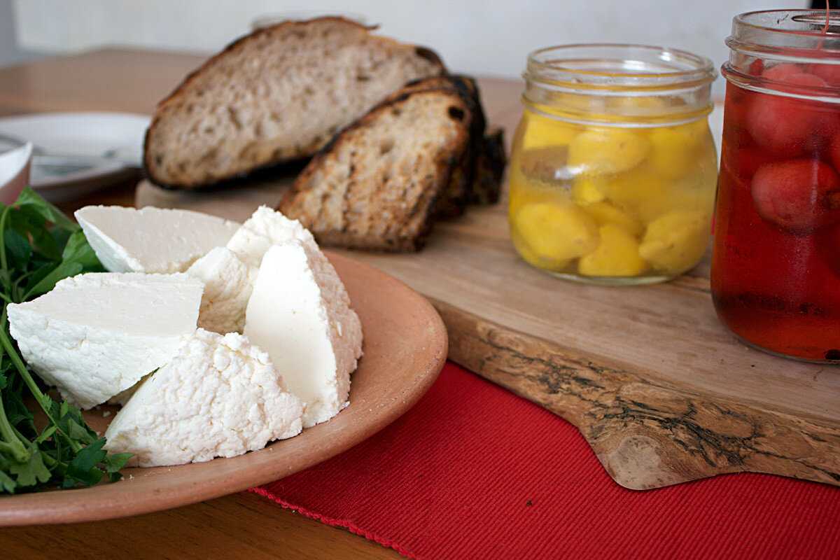 Адыгейский сыр: описание, производство, польза, с чем едят