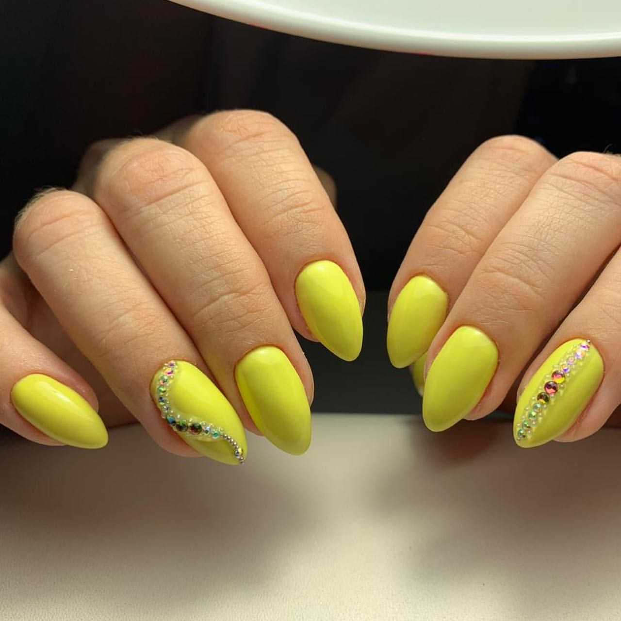 Желтый френч на ногтях: 100 фото новинок красивого дизайна