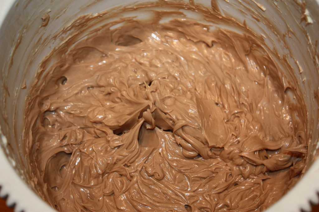 Крем для бисквитного торта: рекомендации по приготовлению и вкусные рецепты начинок