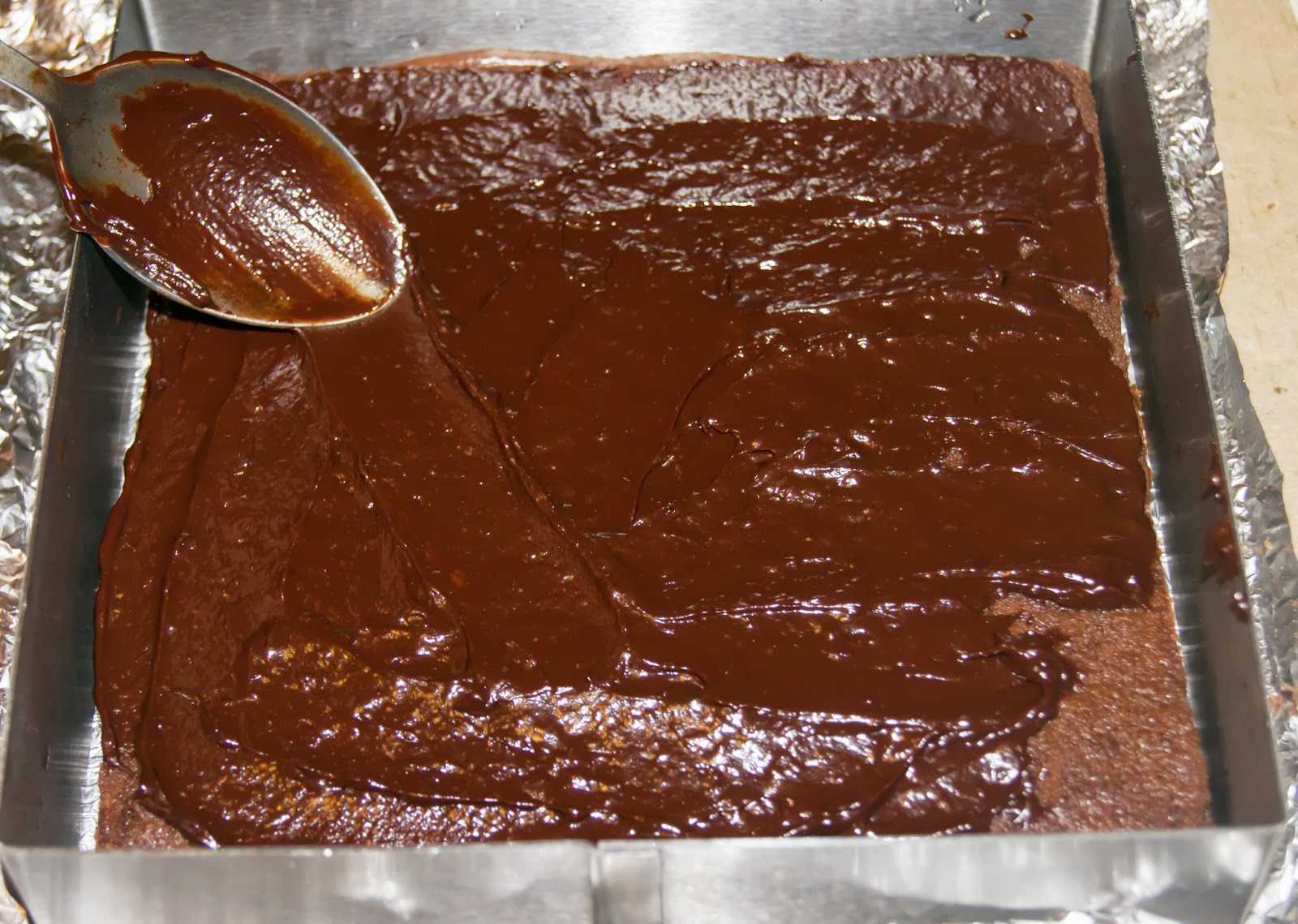 Крем для блинного торта - как быстро готовить фруктовый, шоколадный или сливочный с фото
