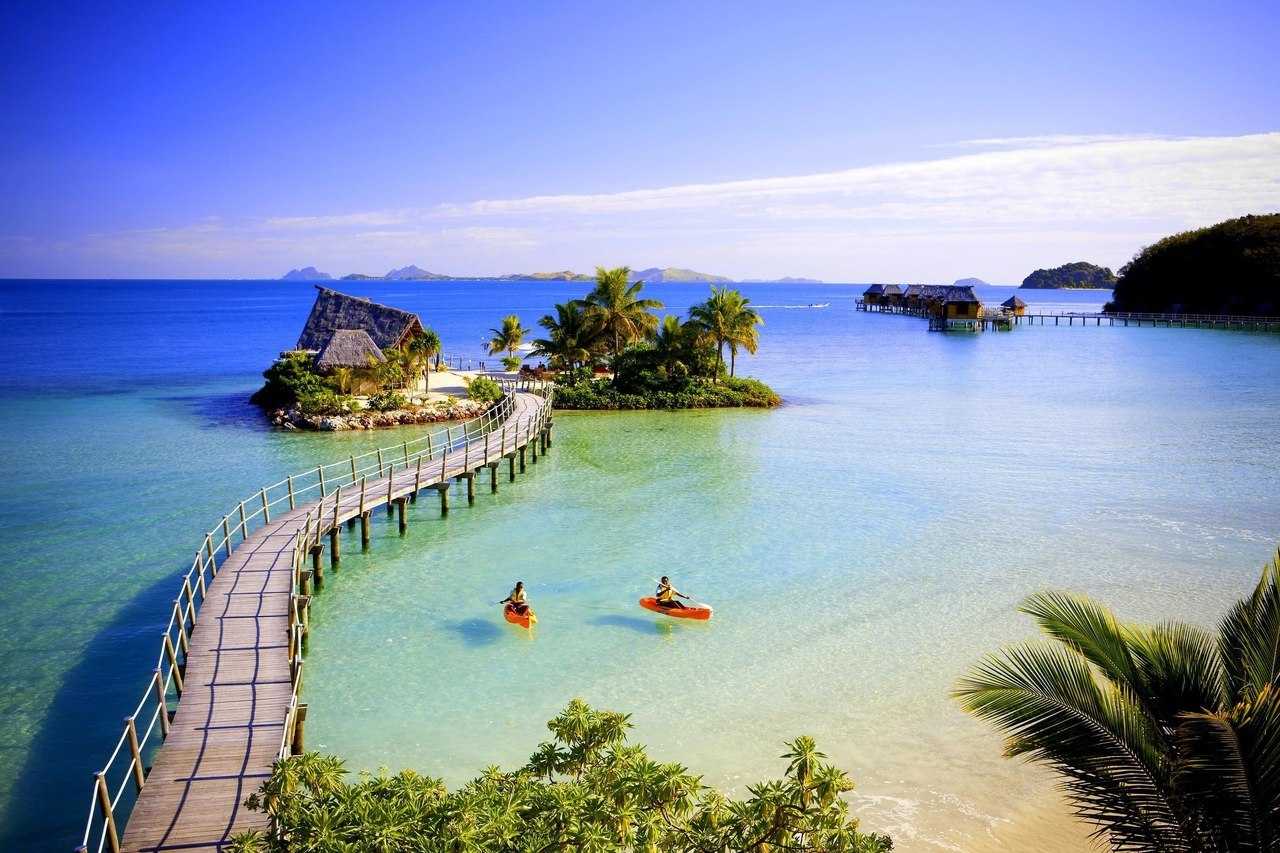 Острова Фиджи можно по праву назвать райским уголком Великолепные пляжи, густая зелень, голубые лагуны – всё это способно сделать отдых незабываемым Подробнее о самых удивительные местах Фиджи мы расскажем в нашем материале