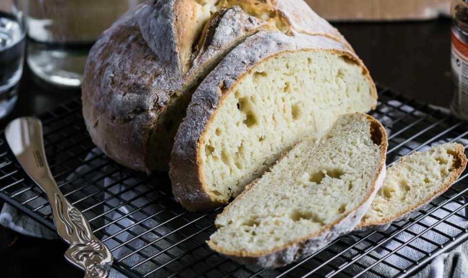 Хлеб на кефире без дрожжей в духовке в домашних условиях