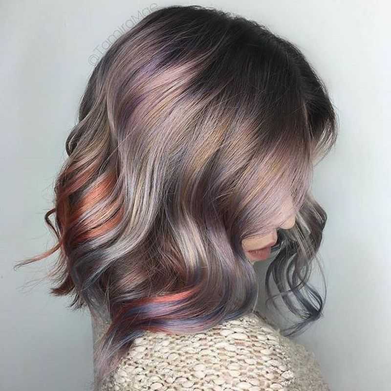 Персиковый цвет волос – очень смелое и неординарное решение для оформления прически Игра с цветом, техникой окрашивания и длиной, поможет добиться разнообразных интересных эффектов, выделиться и самовыразиться путем модных парикмахерских тенденций