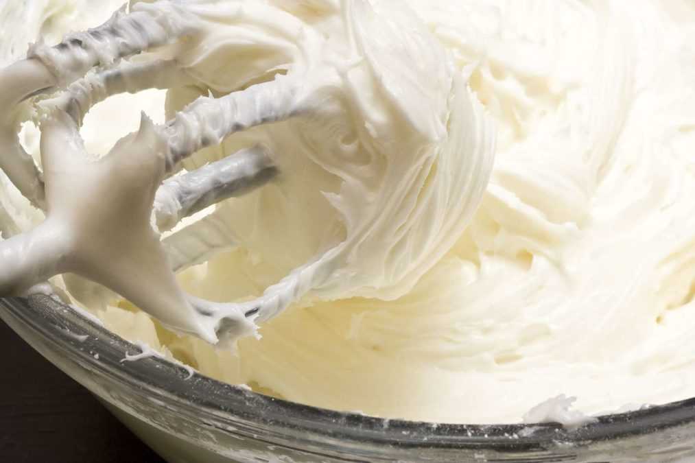 Крем для бисквитного торта — 12 очень вкусных и простых рецептов