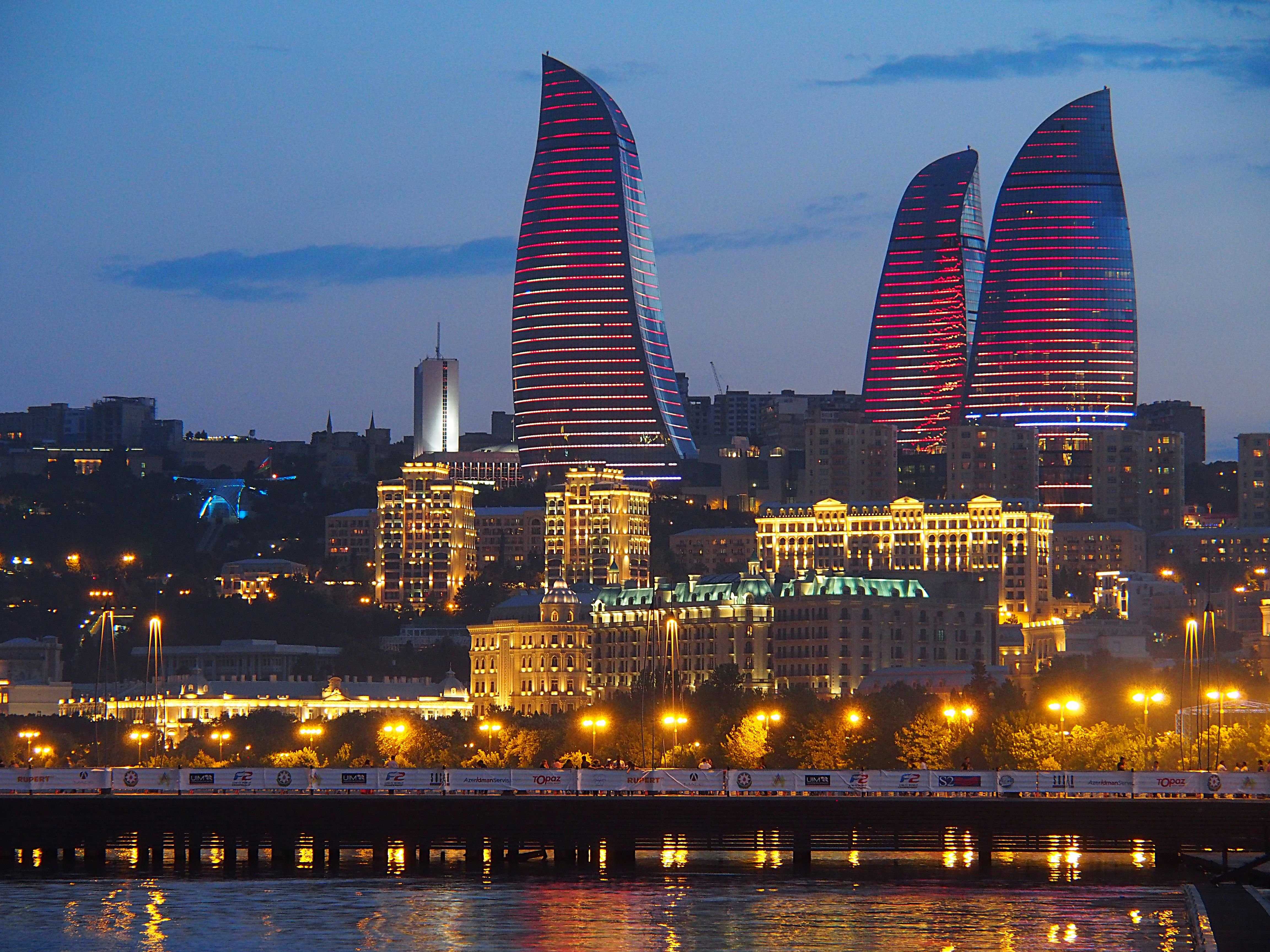 Город Гянджа считается культурной столицей Азербайджана Он древний, красивый и колоритный Приезжайте сюда, чтобы насладиться необыкновенной атмосферой, увидеть все главные достопримечательности и отведать традиционные азербайджанские блюда