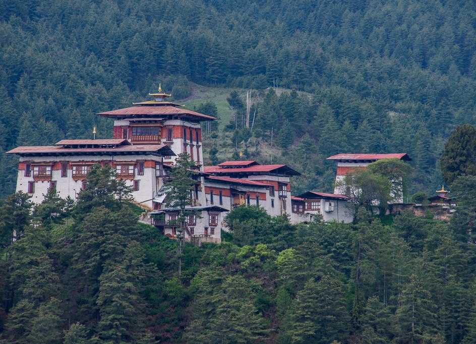Бутана больше. Джакар-дзонг бутан. Такцанг-лакханг бутан. Крепость Джакар-дзонг бутан. Бутан монастырь Джакар.