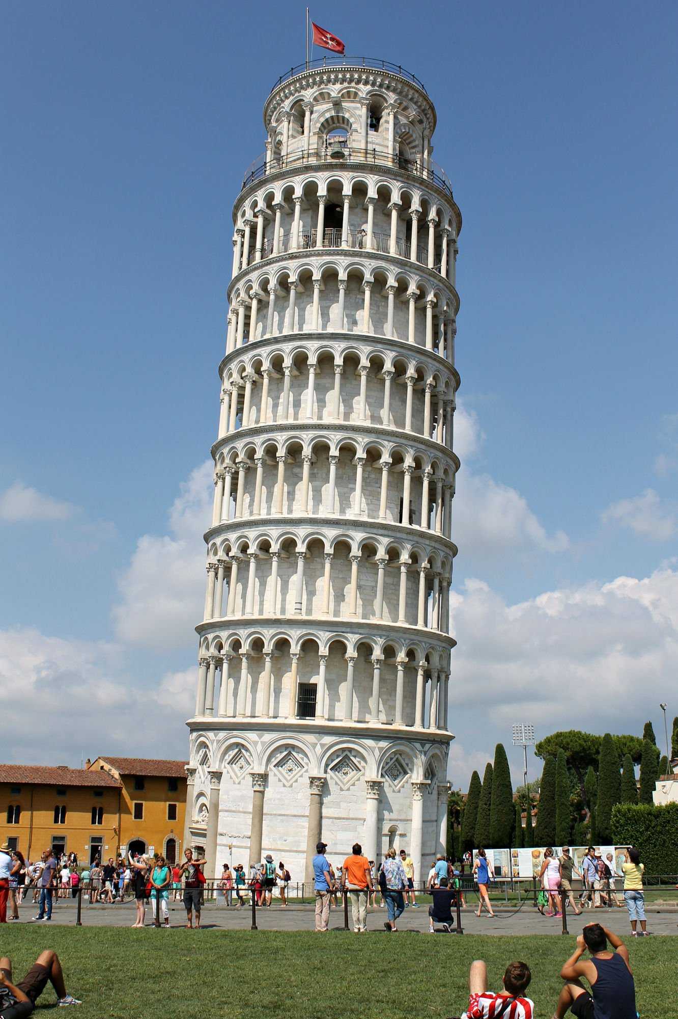 Достопримечательность какой страны является. Достопримечательности Италии Пизанская башня. Пизанская башня в Риме. Италия башня Пиза. Падающая башня в Италии.