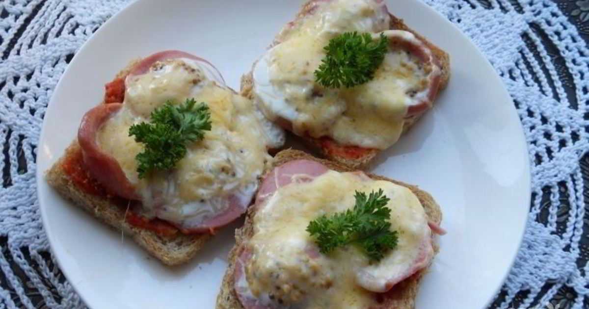 Вкусные горячие бутерброды на сковороде – 5 рецептов с фото